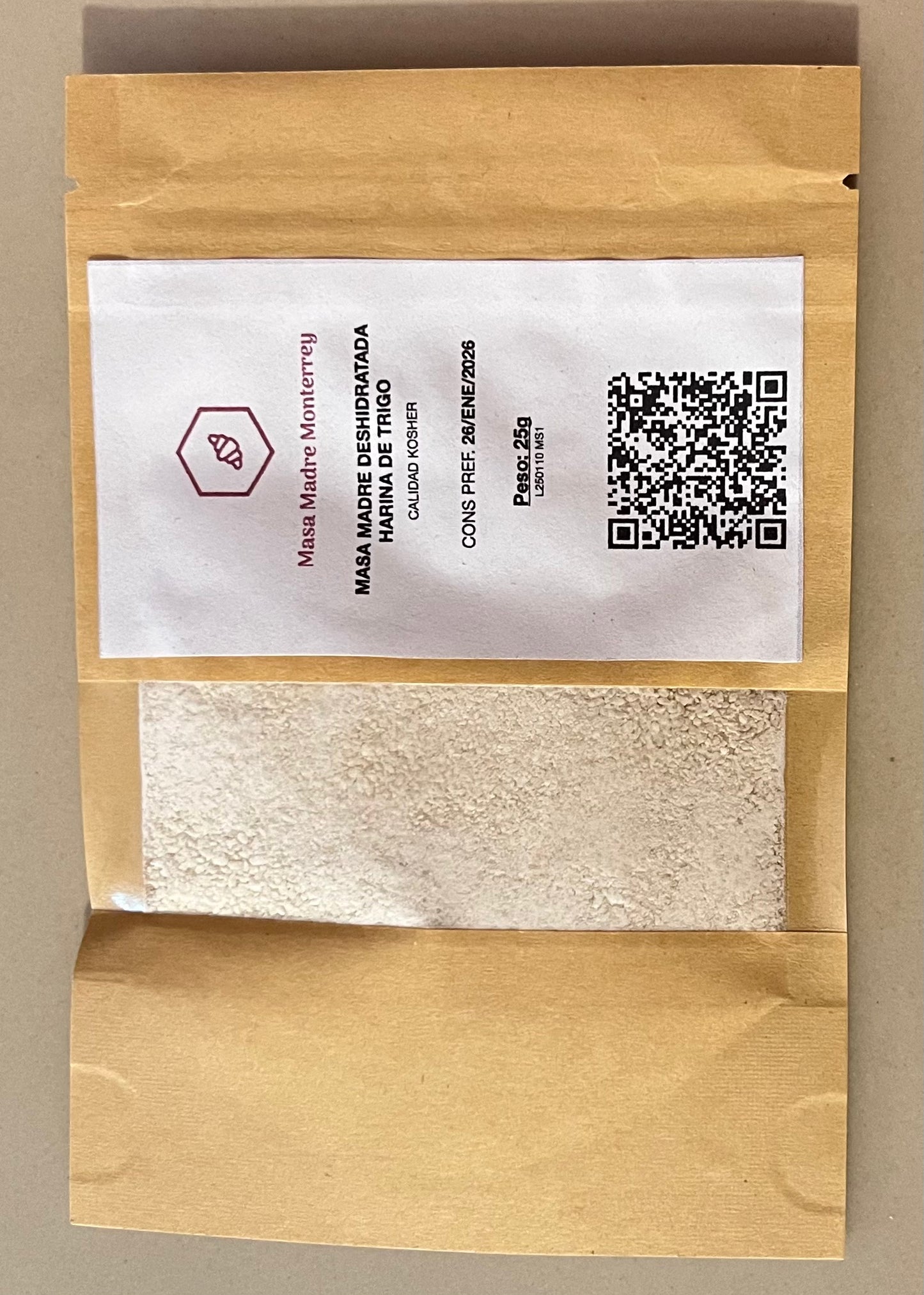 masa madre en polvo en un sobre hermético con ventana. con logo y QR